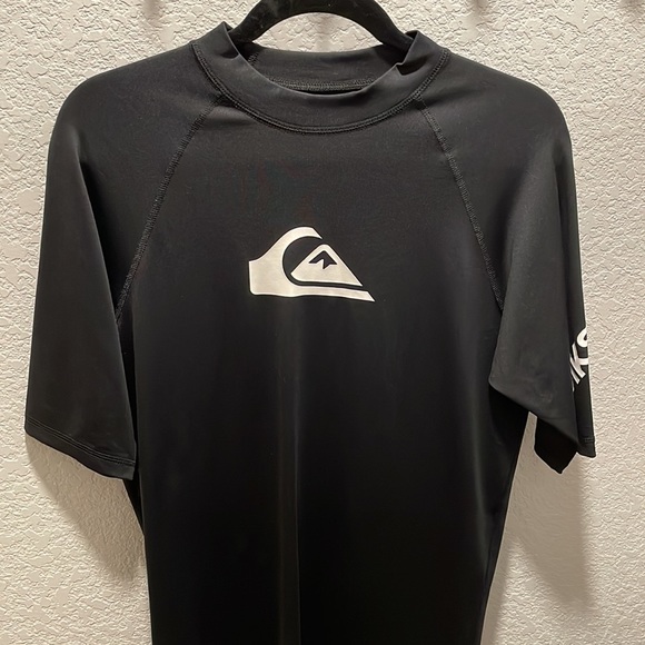 Quicksilver men’s XL black swim shirt T 🏊‍♂️🌊 - Picture 2 of 5